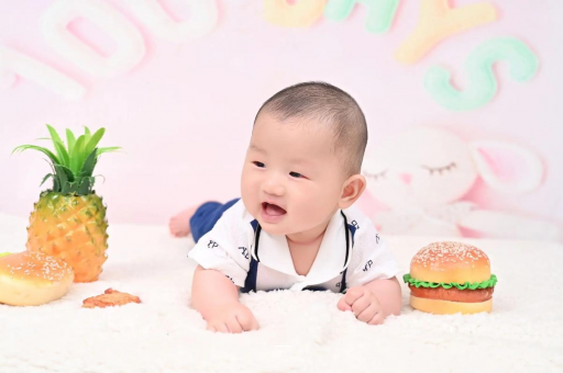 西宁宝宝在妈妈肚子里
